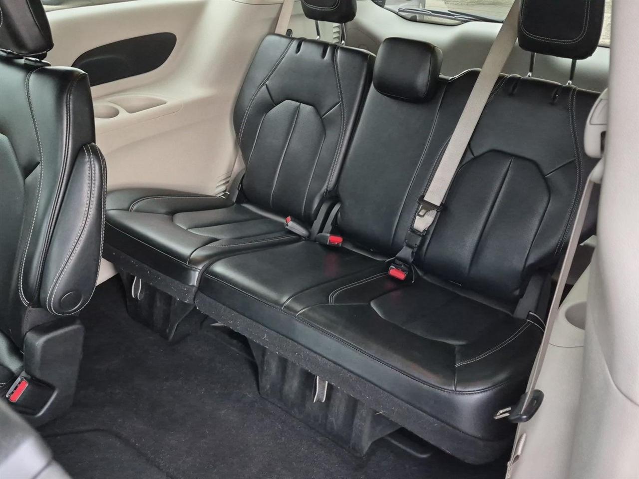 Chrysler Pacifica Touring L 2023