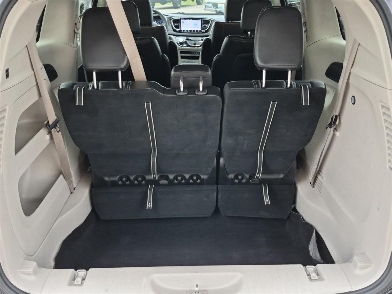 Chrysler Pacifica Touring L 2023