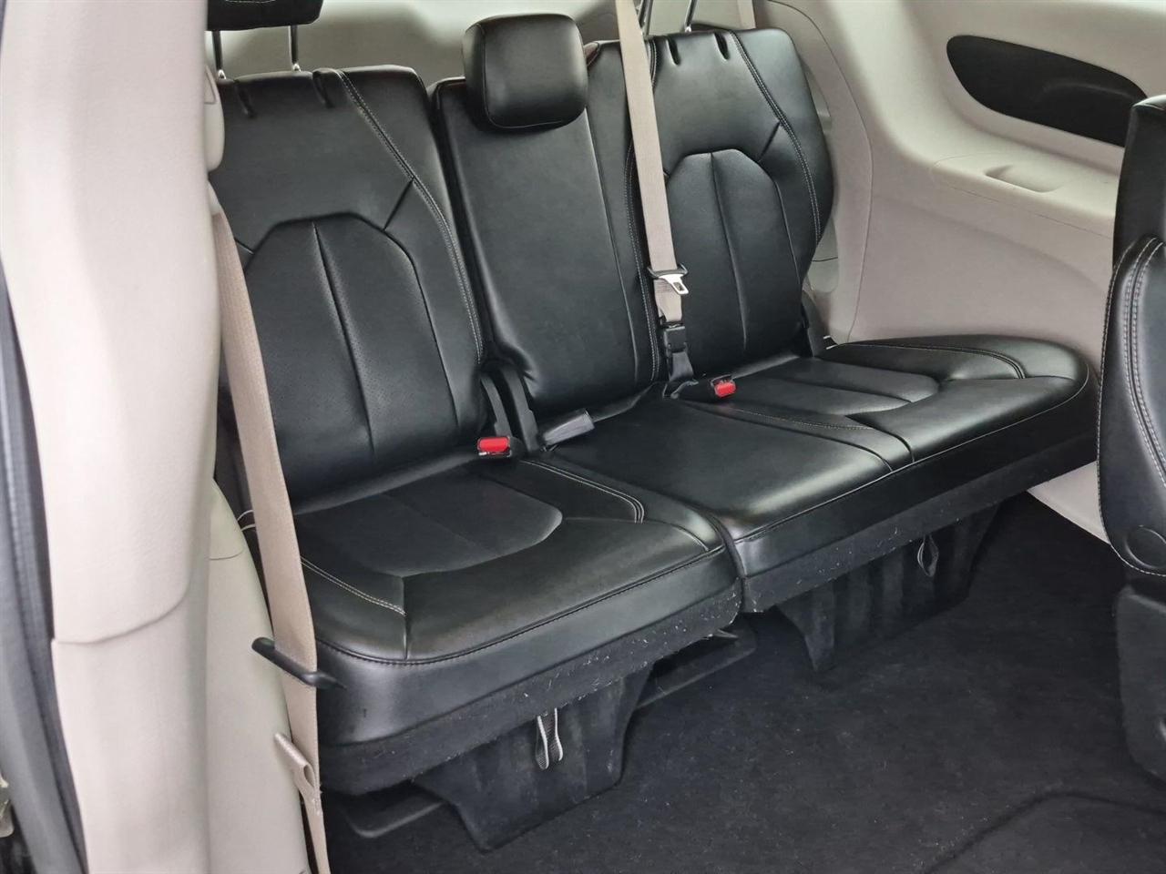 Chrysler Pacifica Touring L 2023