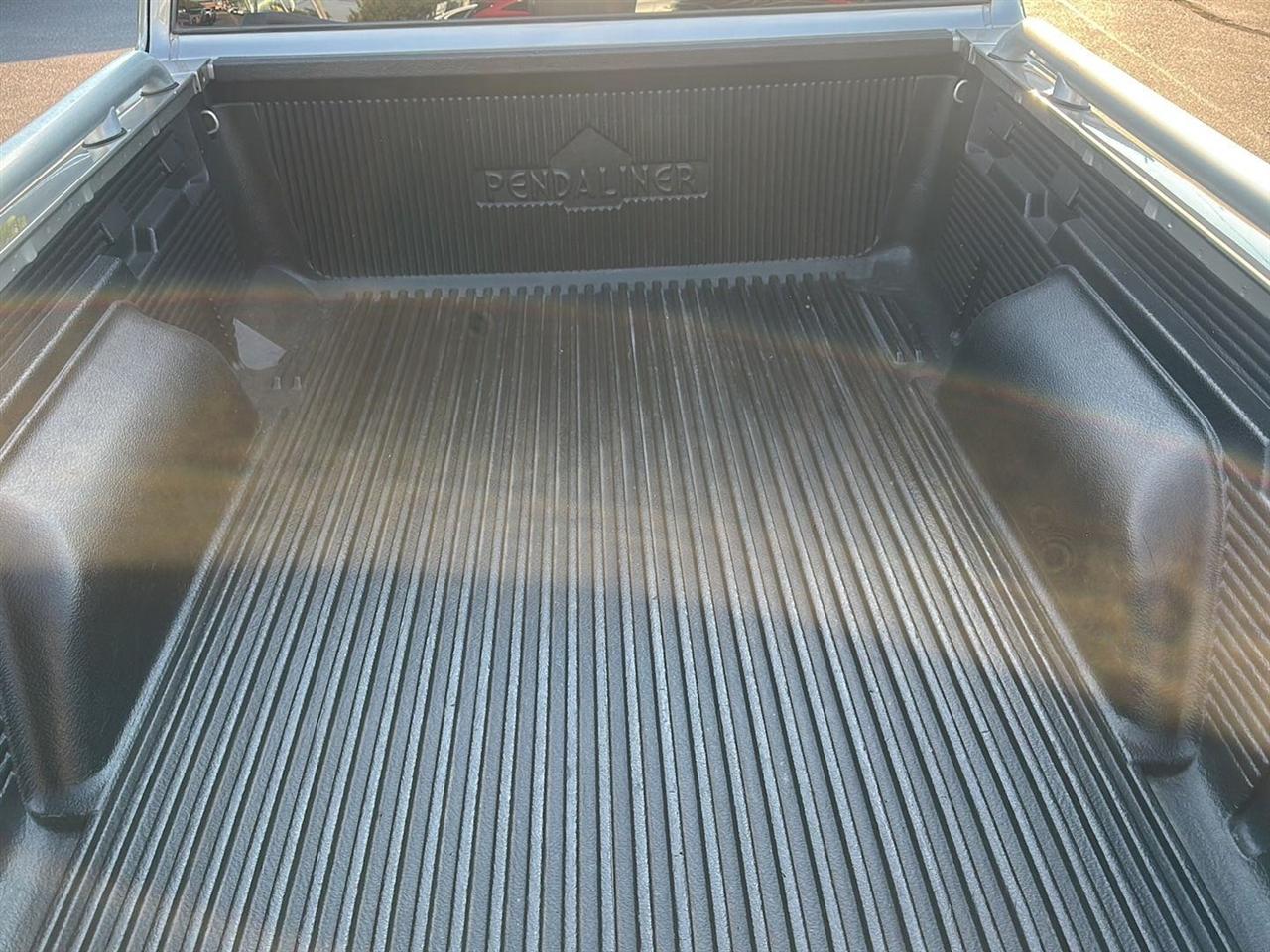 GMC Sonoma SLS Ext. Cab Short Bed 2WD 2001