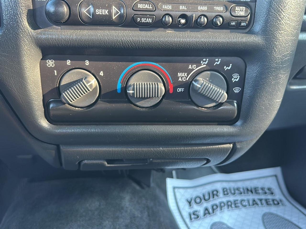 GMC Sonoma SLS Ext. Cab Short Bed 2WD 2001