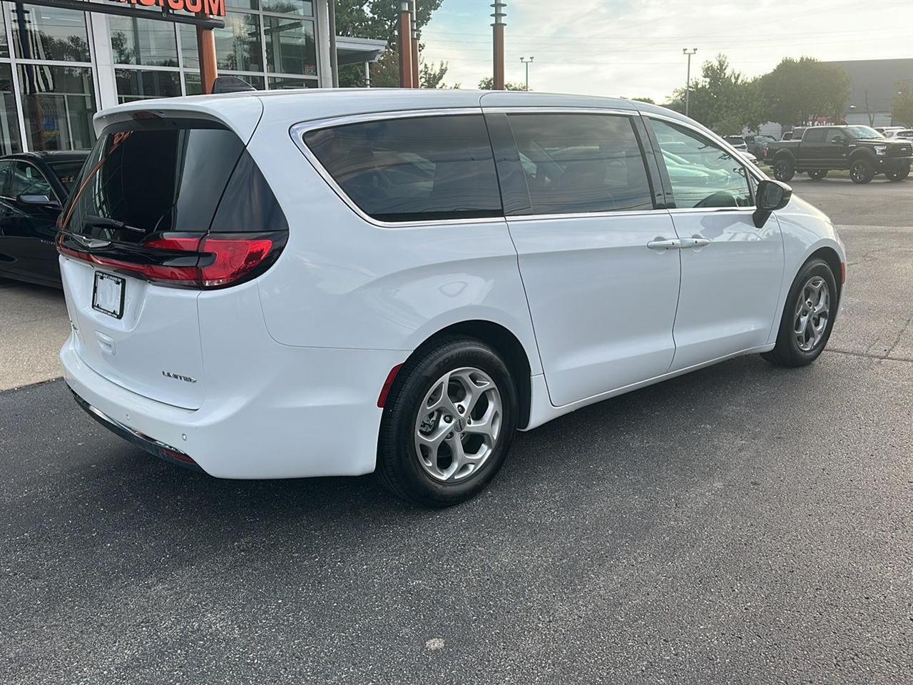 Chrysler Pacifica Limited 2024