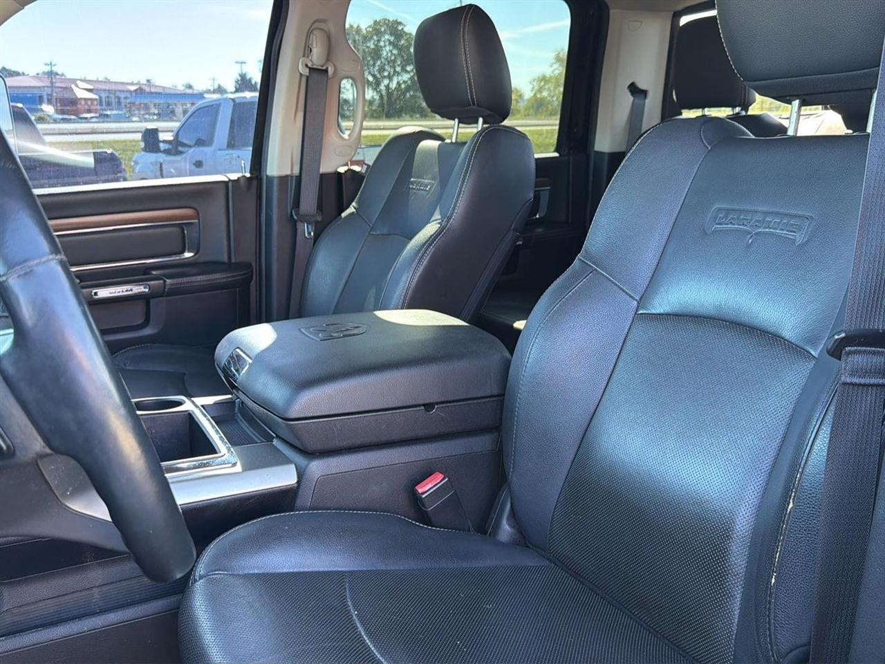 RAM 2500 Laramie Crew Cab SWB 4WD 2015