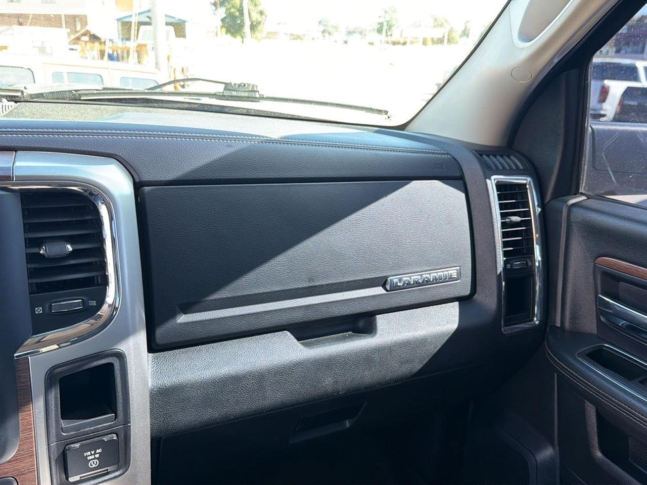 RAM 2500 Laramie Crew Cab SWB 4WD 2015