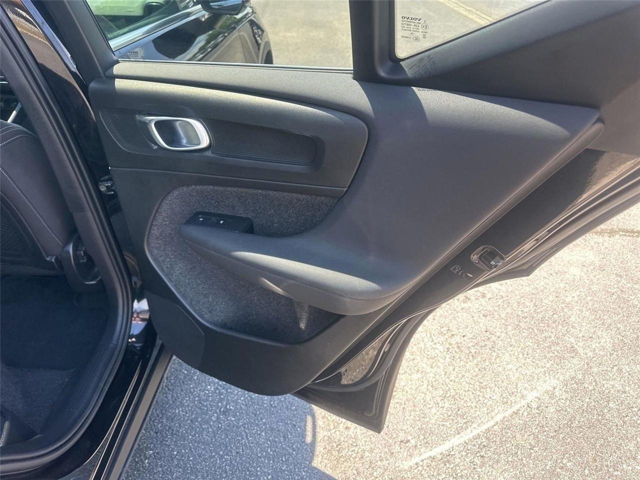 Volvo XC40 B5 Core AWD 2025