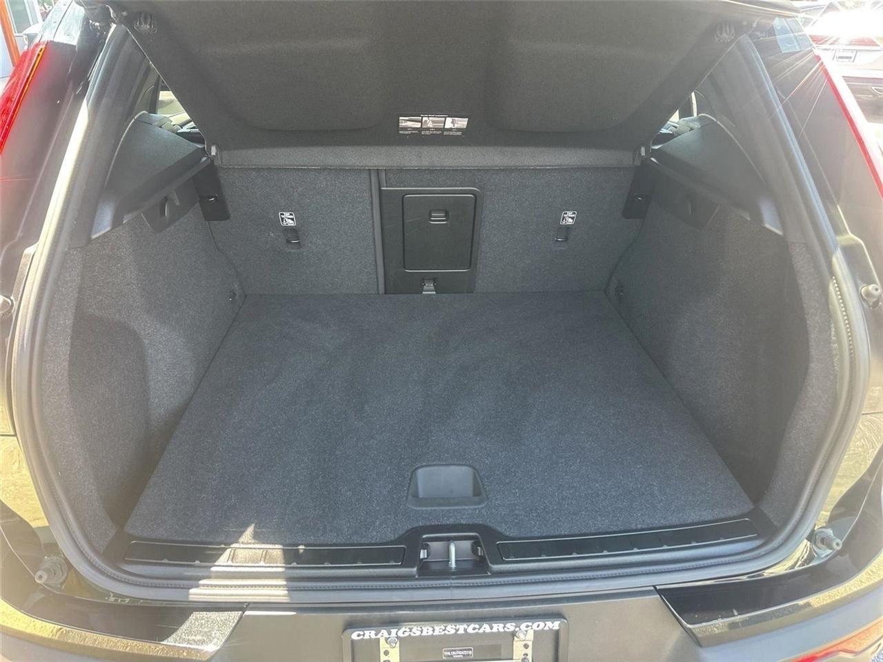 Volvo XC40 B5 Core AWD 2025