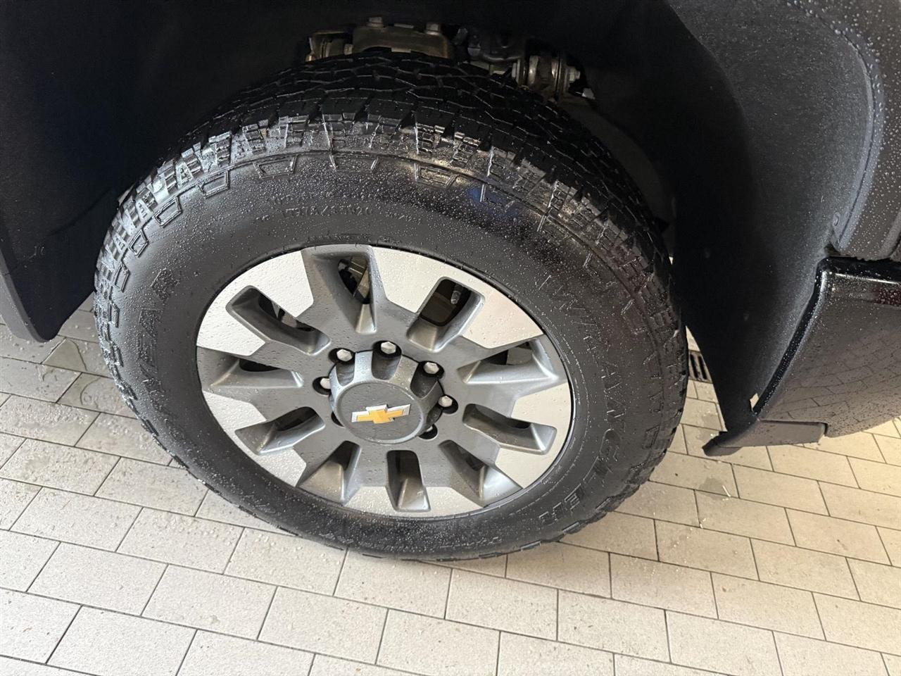 Chevrolet Silverado 2500HD Custom Double Cab Long Box 4WD 2025