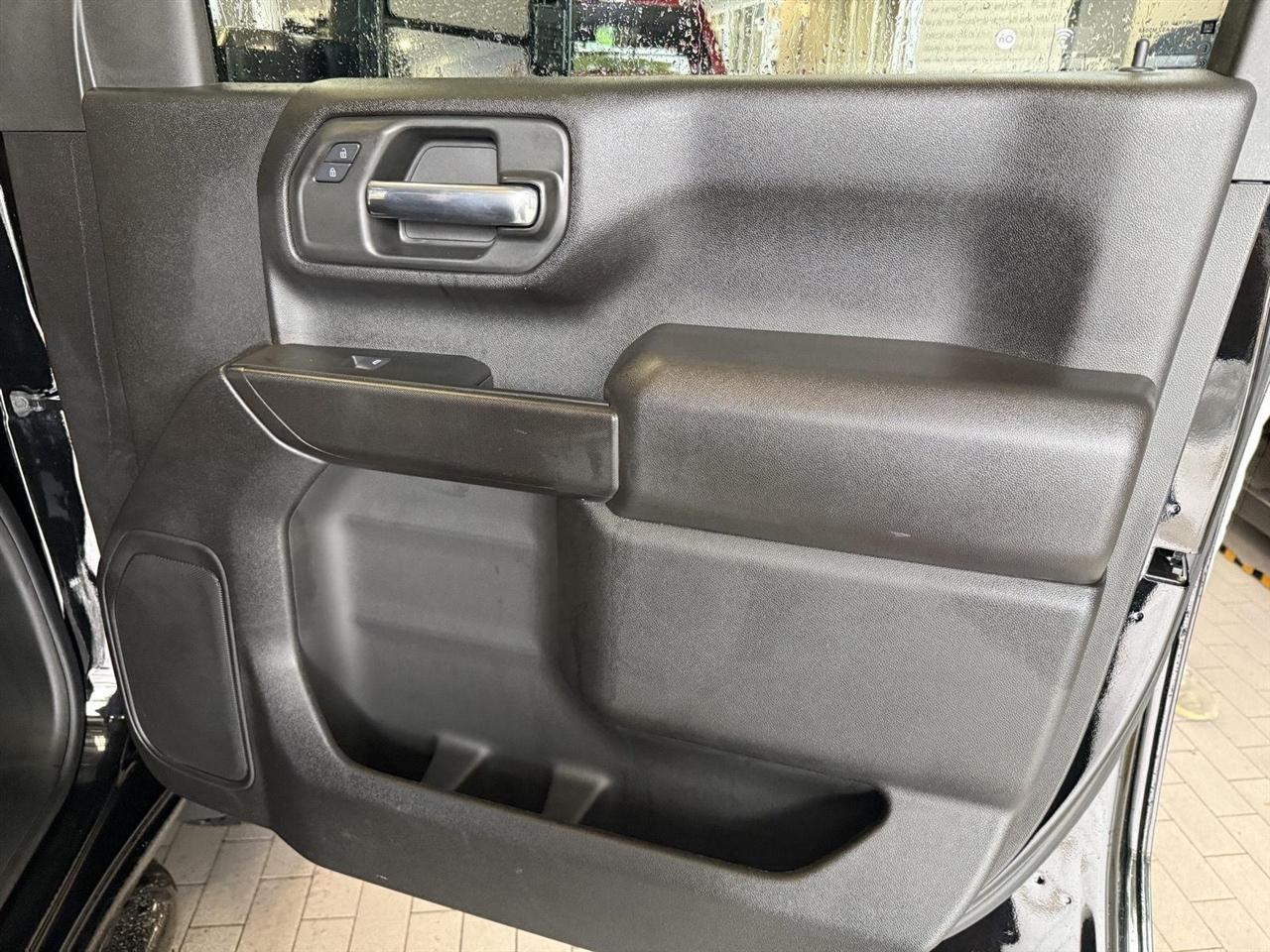 Chevrolet Silverado 2500HD Custom Double Cab Long Box 4WD 2025