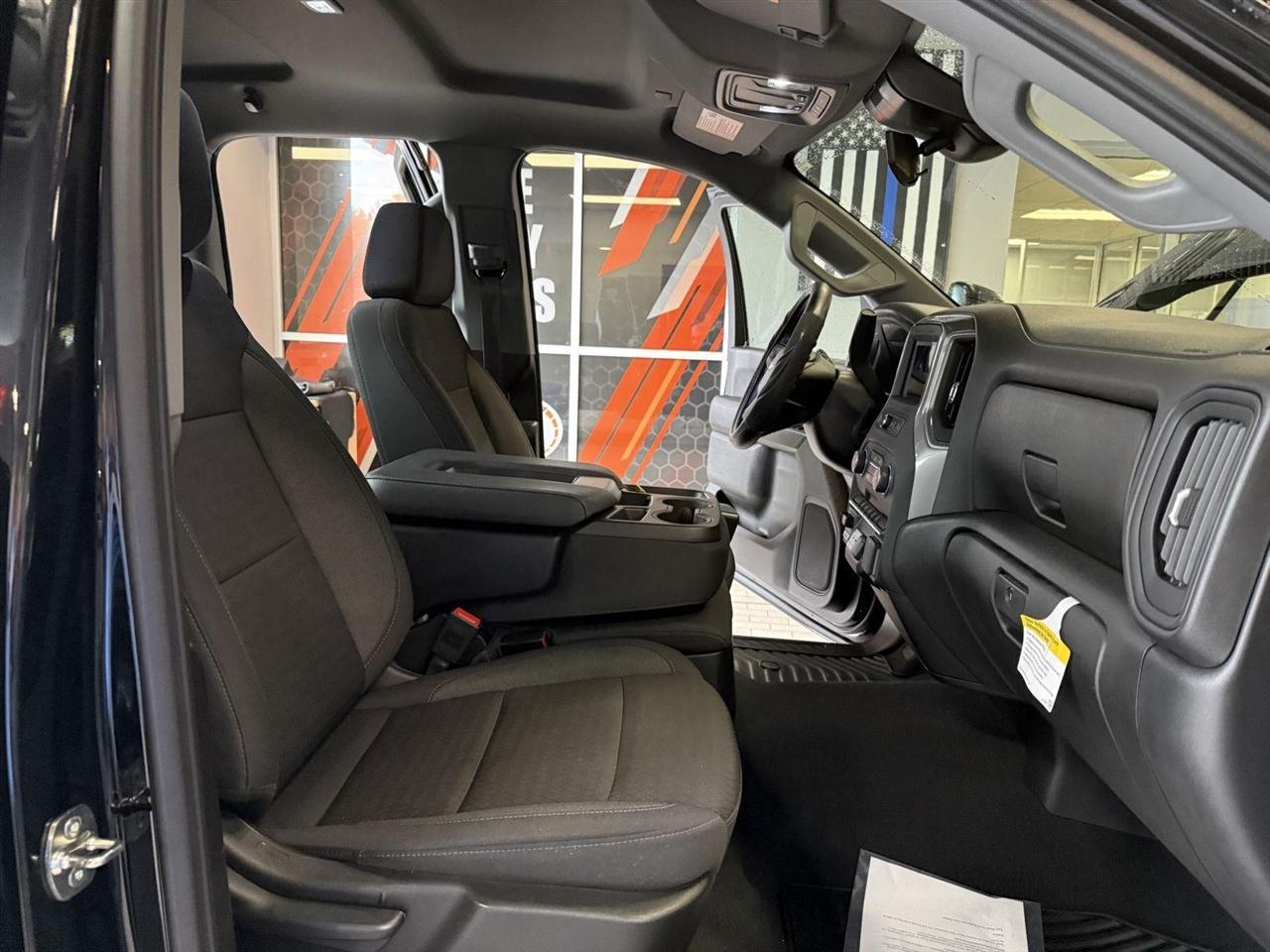 Chevrolet Silverado 2500HD Custom Double Cab Long Box 4WD 2025