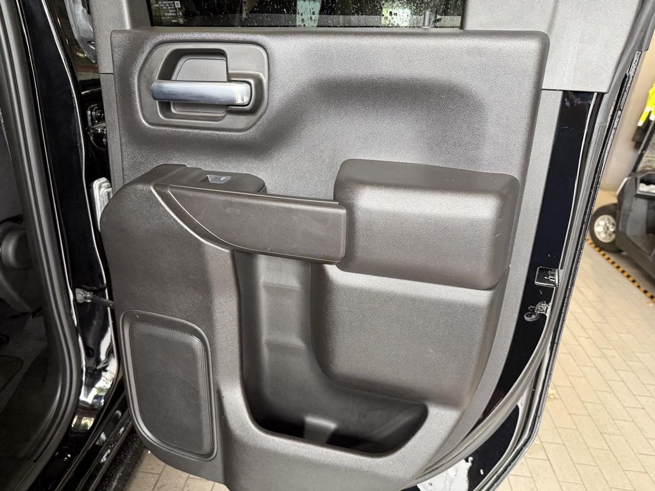 Chevrolet Silverado 2500HD Custom Double Cab Long Box 4WD 2025