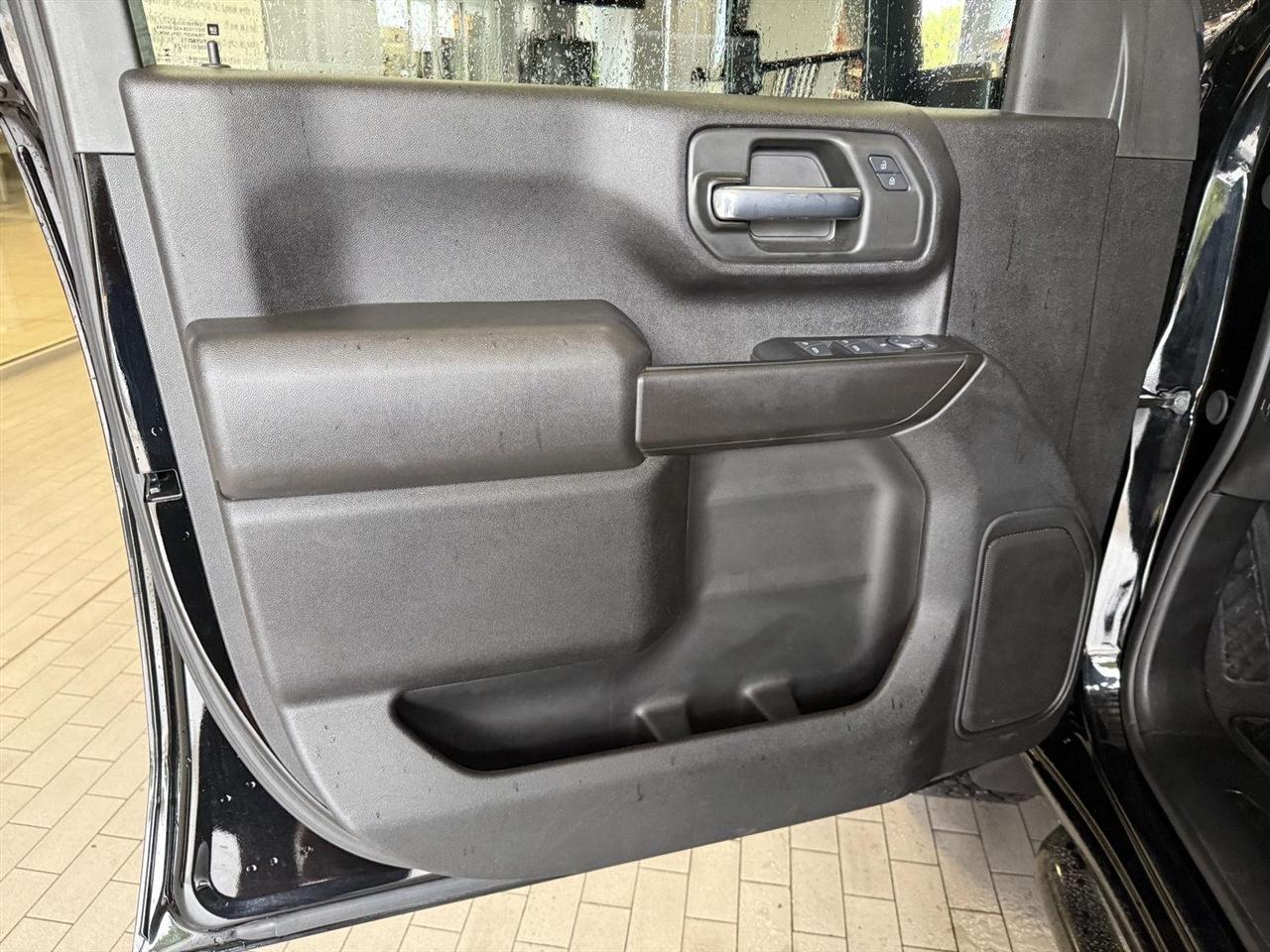 Chevrolet Silverado 2500HD Custom Double Cab Long Box 4WD 2025