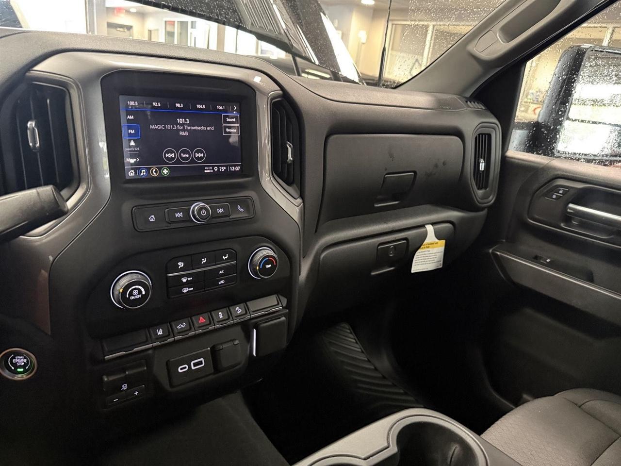 Chevrolet Silverado 2500HD Custom Double Cab Long Box 4WD 2025