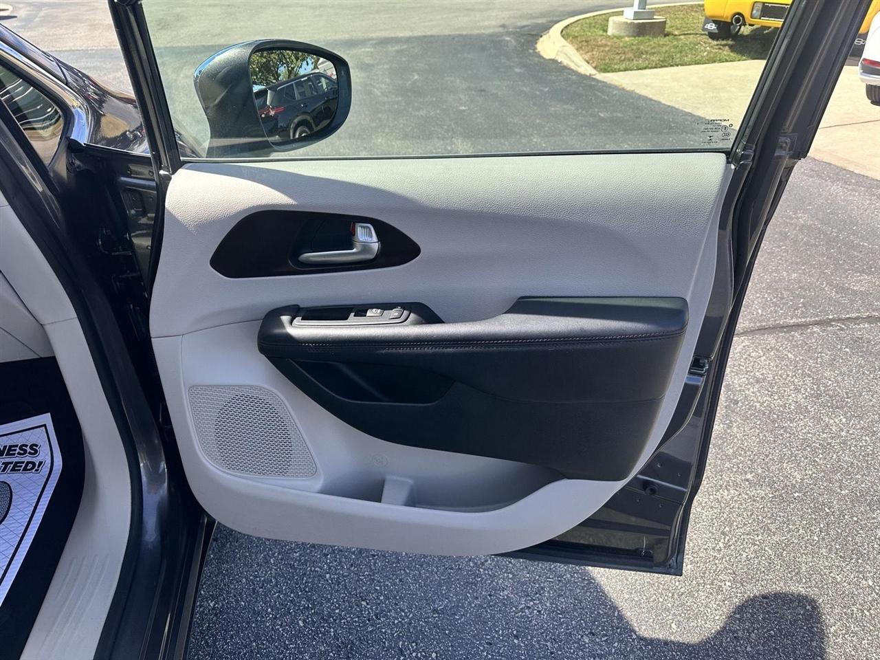 Chrysler Pacifica Limited 2018