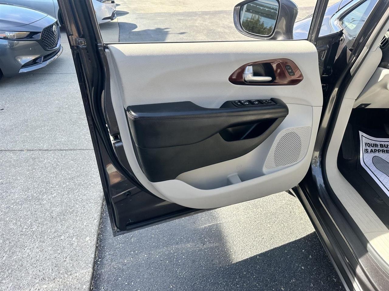 Chrysler Pacifica Limited 2018
