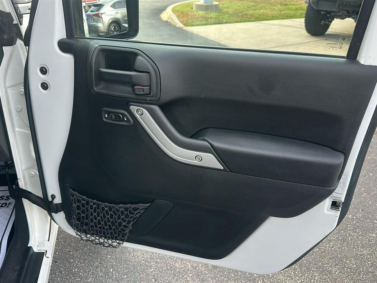 Jeep Wrangler Unlimited Sahara 4WD 2013