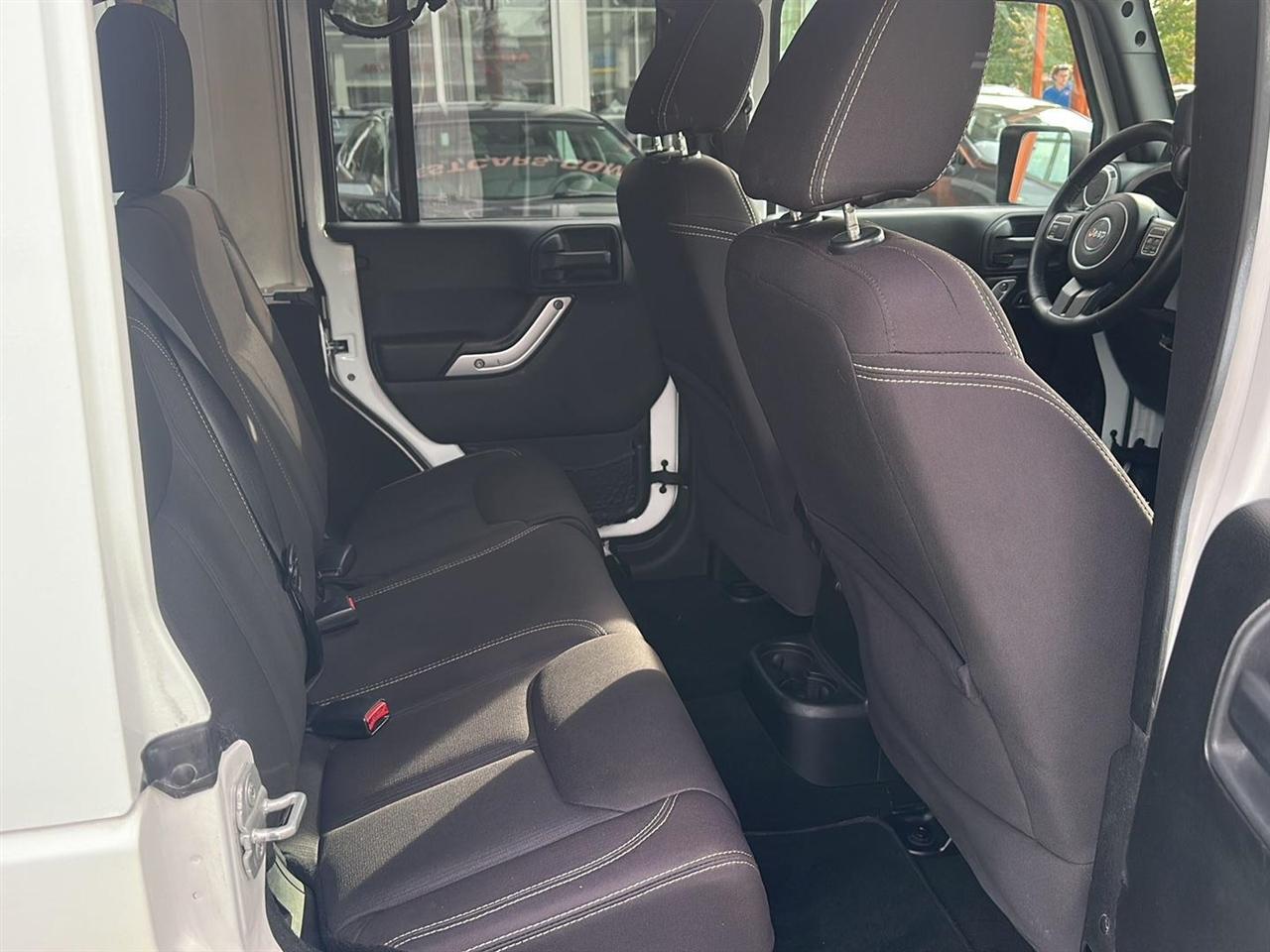 Jeep Wrangler Unlimited Sahara 4WD 2013