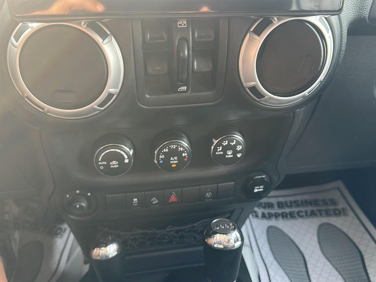 Jeep Wrangler Unlimited Sahara 4WD 2013