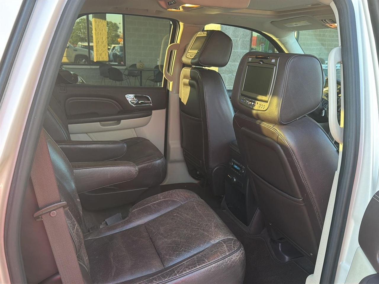 Cadillac Escalade AWD Platinum 2013