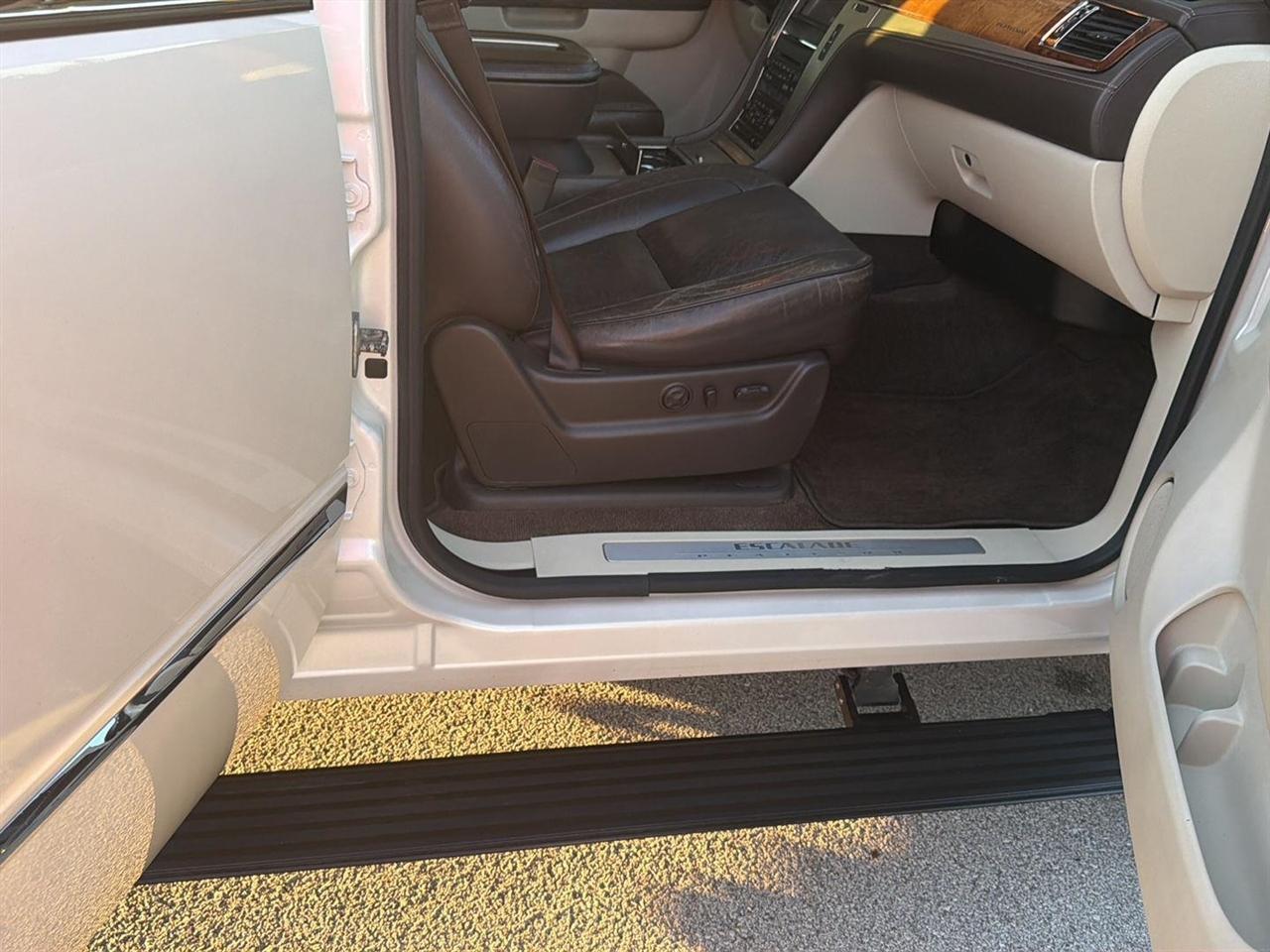 Cadillac Escalade AWD Platinum 2013