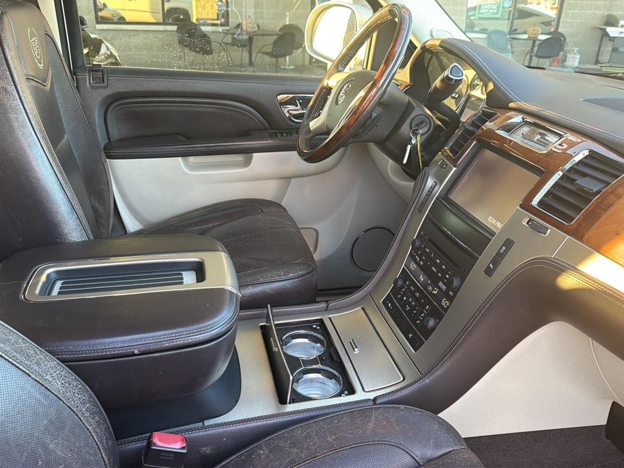 Cadillac Escalade AWD Platinum 2013