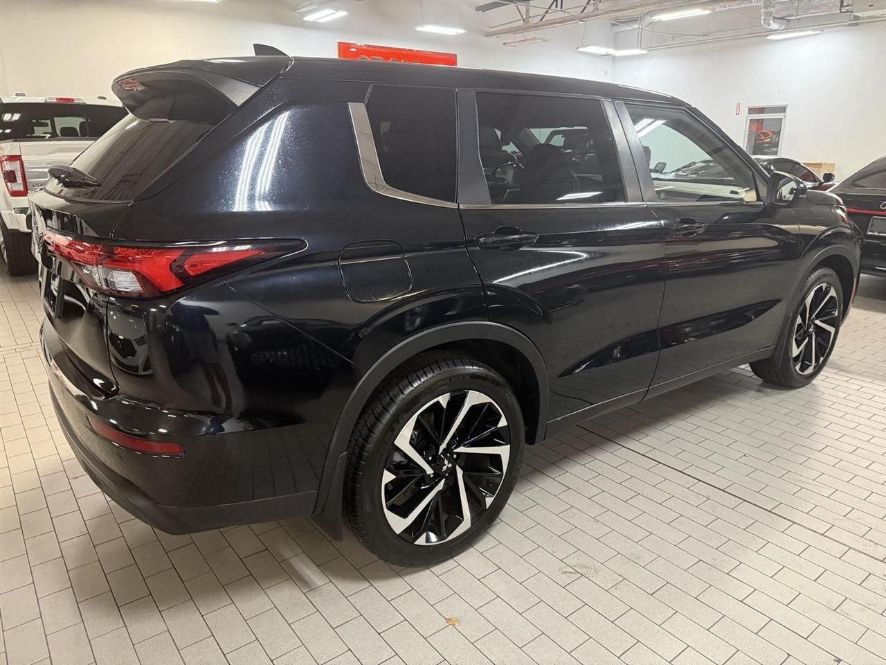 Mitsubishi Outlander ES 4WD 2022