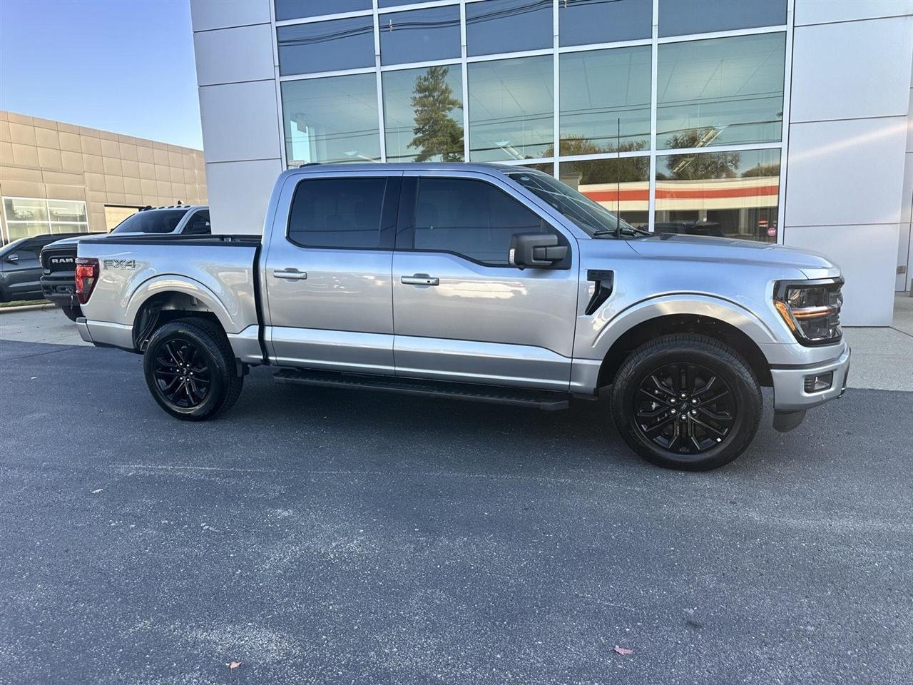 Ford F-150 XLT SuperCrew 4WD 2026