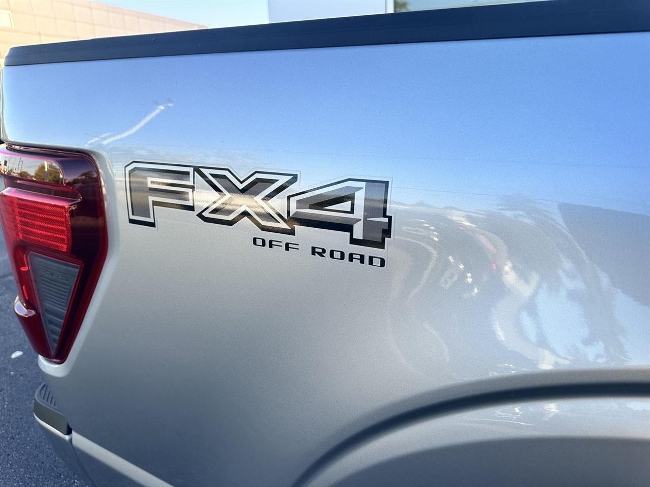 Ford F-150 XLT SuperCrew 4WD 2026