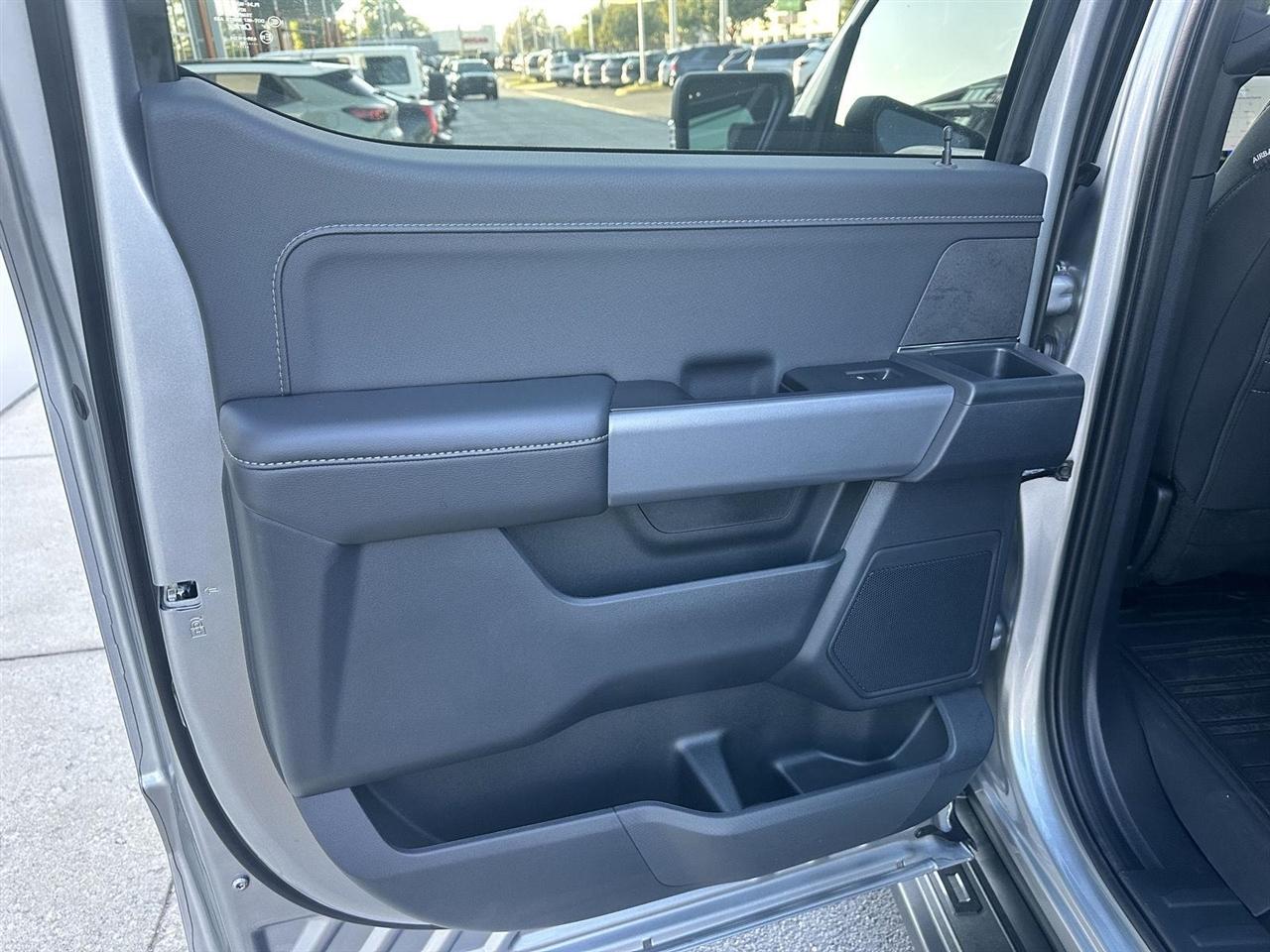 Ford F-150 XLT SuperCrew 4WD 2026