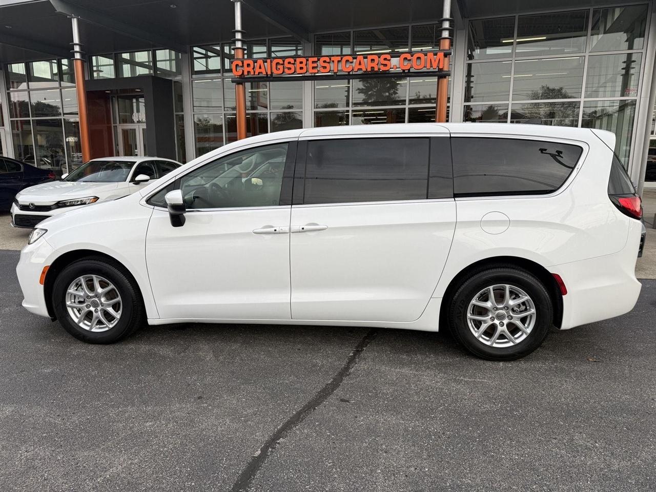 Chrysler Pacifica Touring L 2023