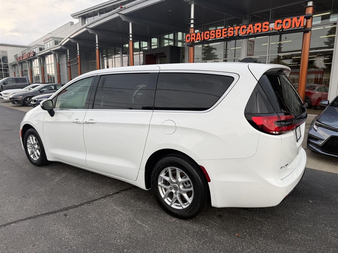 Chrysler Pacifica Touring L 2023