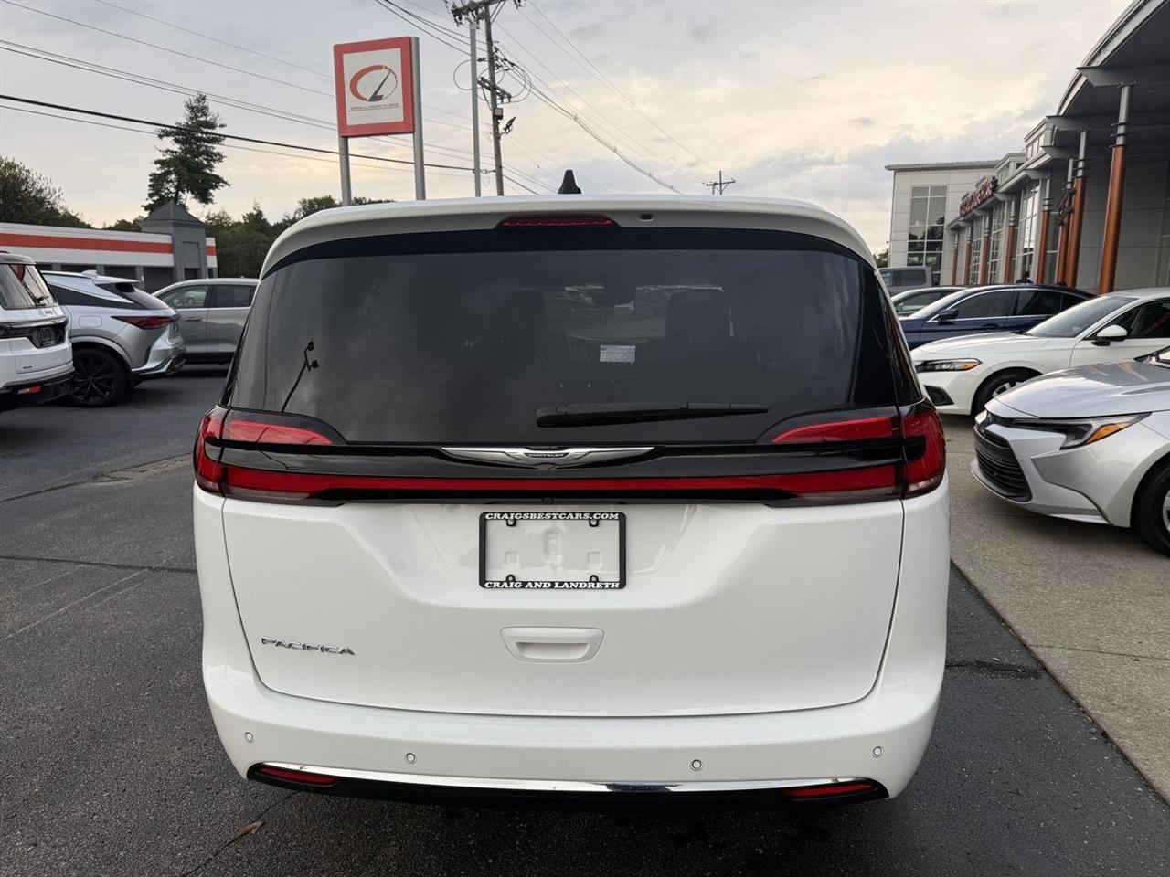 Chrysler Pacifica Touring L 2023