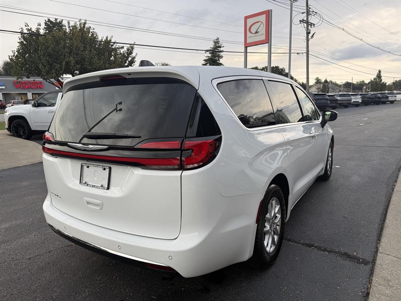 Chrysler Pacifica Touring L 2023