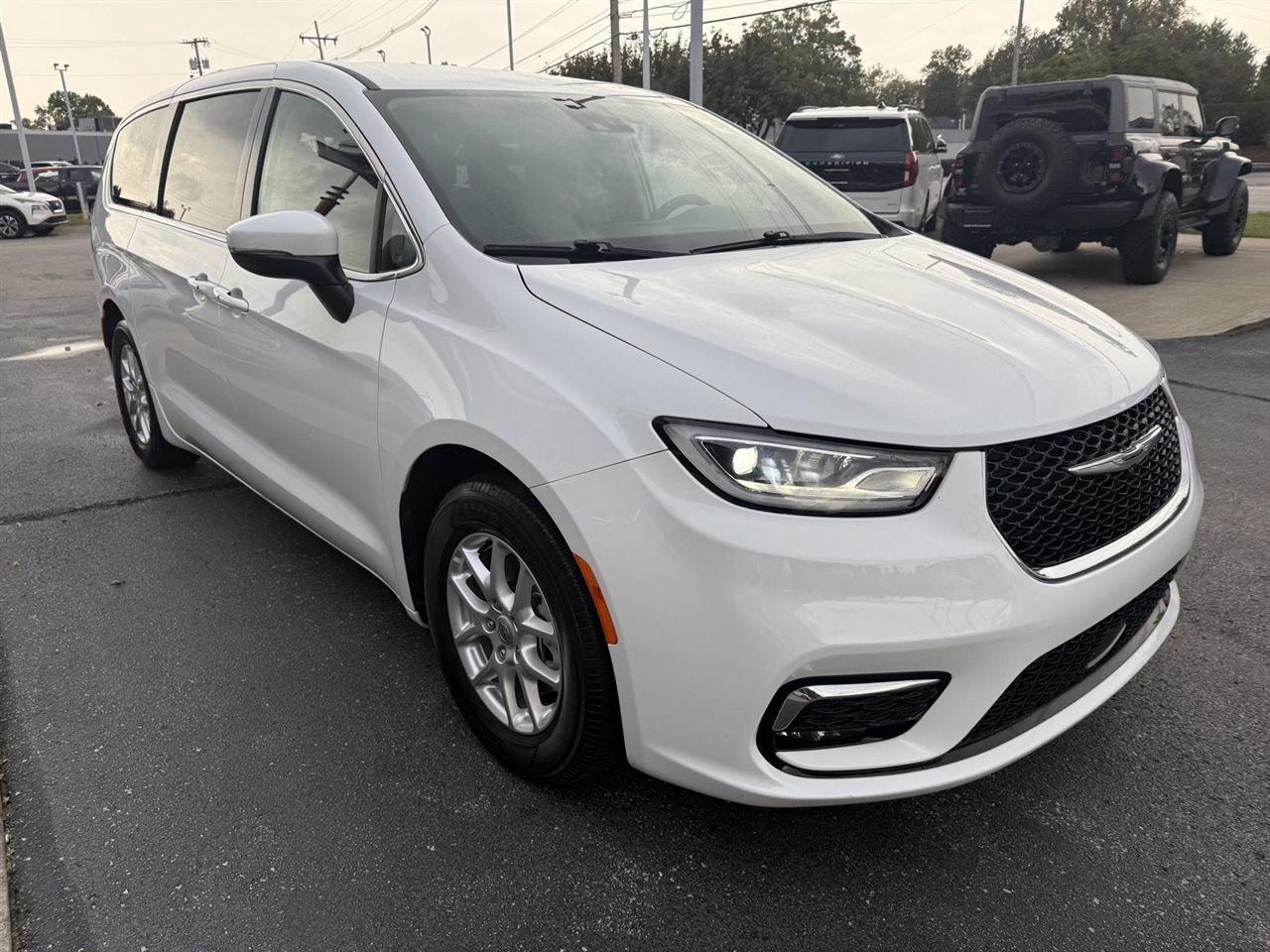 Chrysler Pacifica Touring L 2023