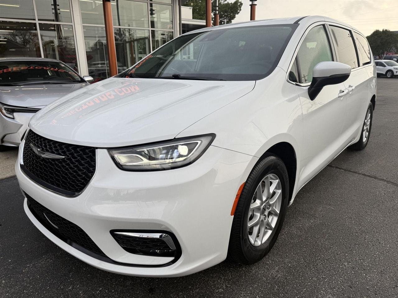 Chrysler Pacifica Touring L 2023