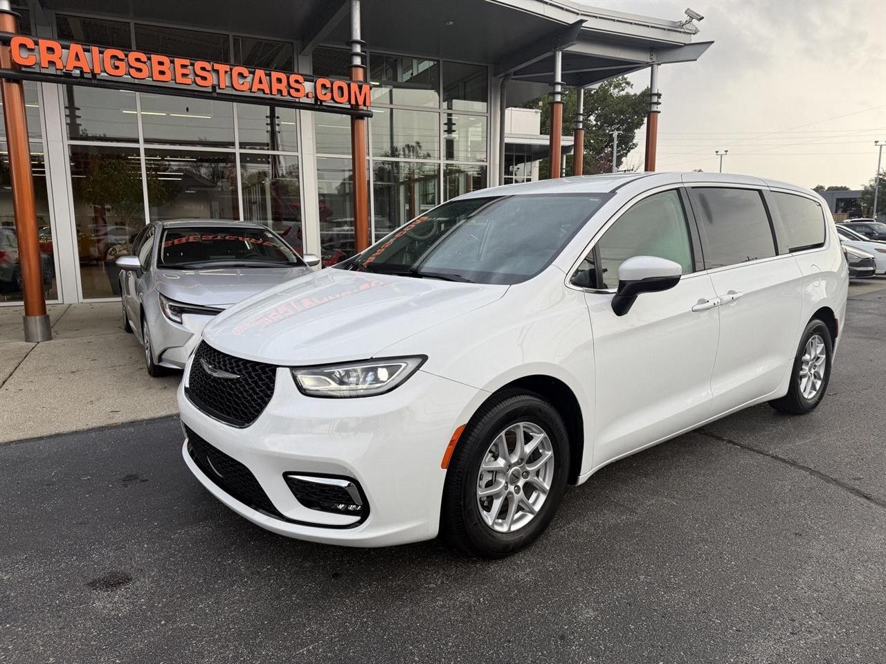 Chrysler Pacifica Touring L 2023