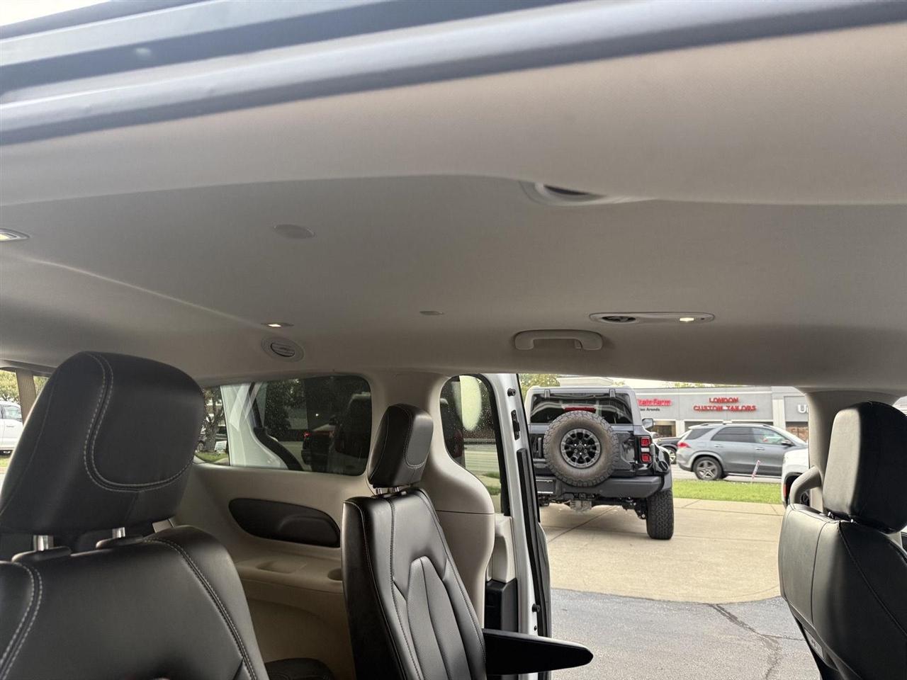 Chrysler Pacifica Touring L 2023