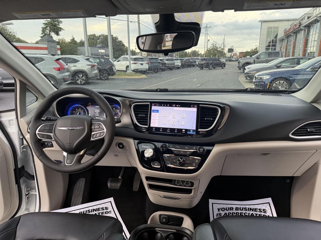 Chrysler Pacifica Touring L 2023