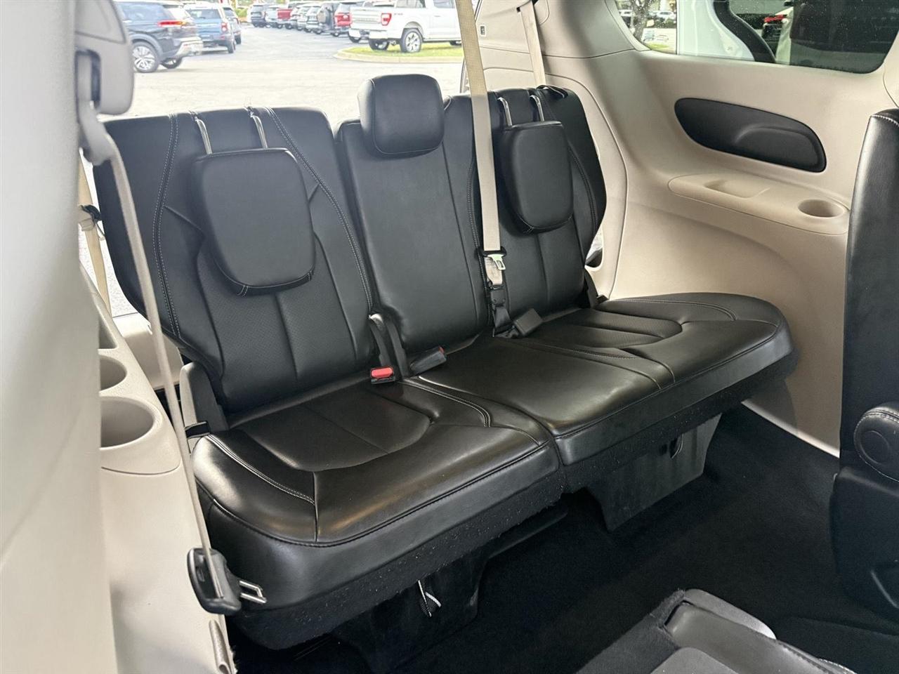 Chrysler Pacifica Touring L 2023
