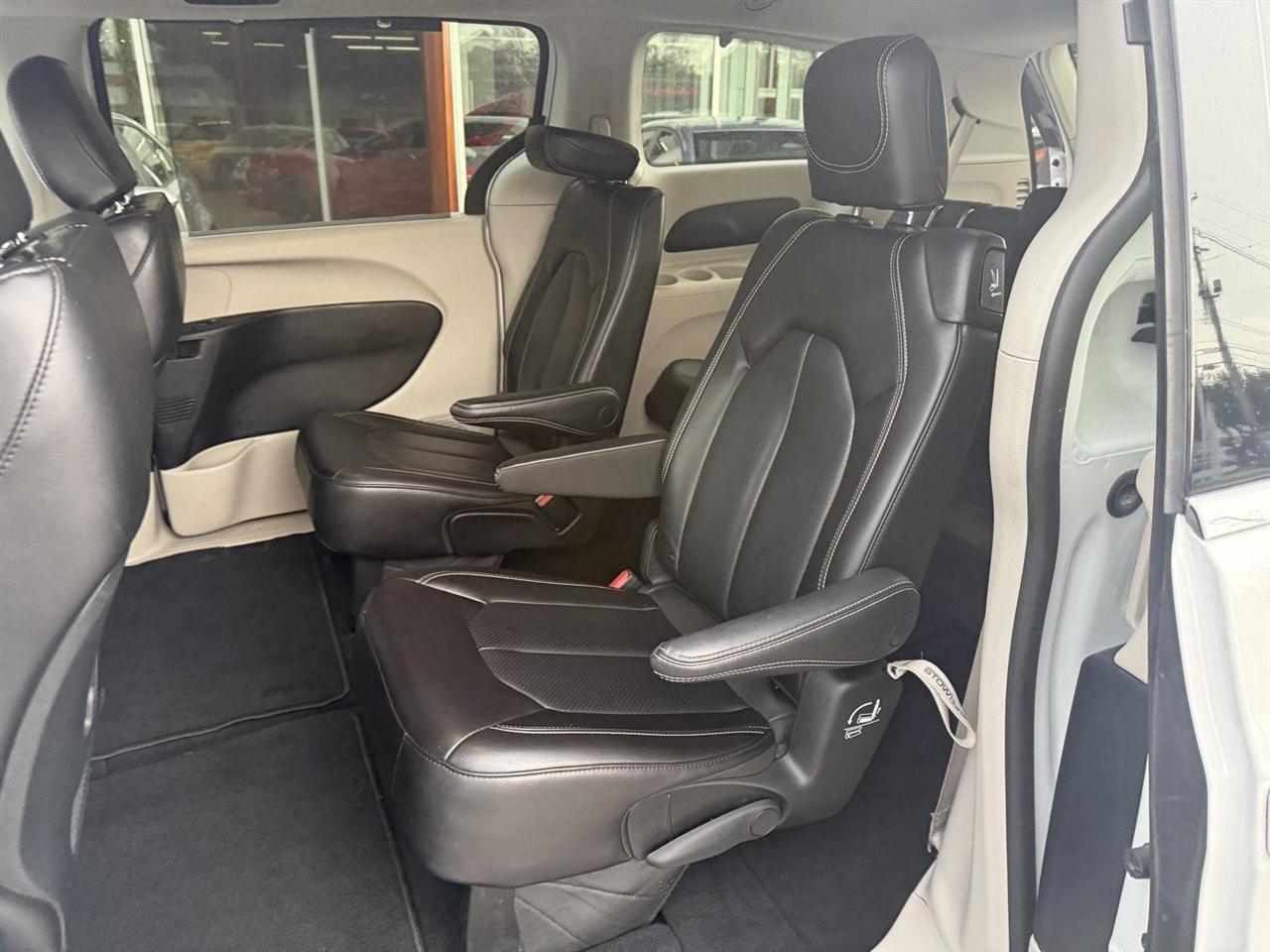 Chrysler Pacifica Touring L 2023