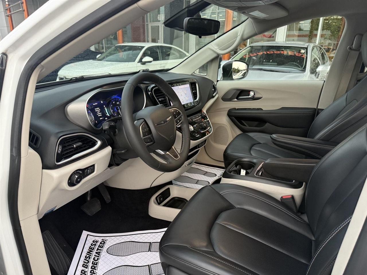 Chrysler Pacifica Touring L 2023