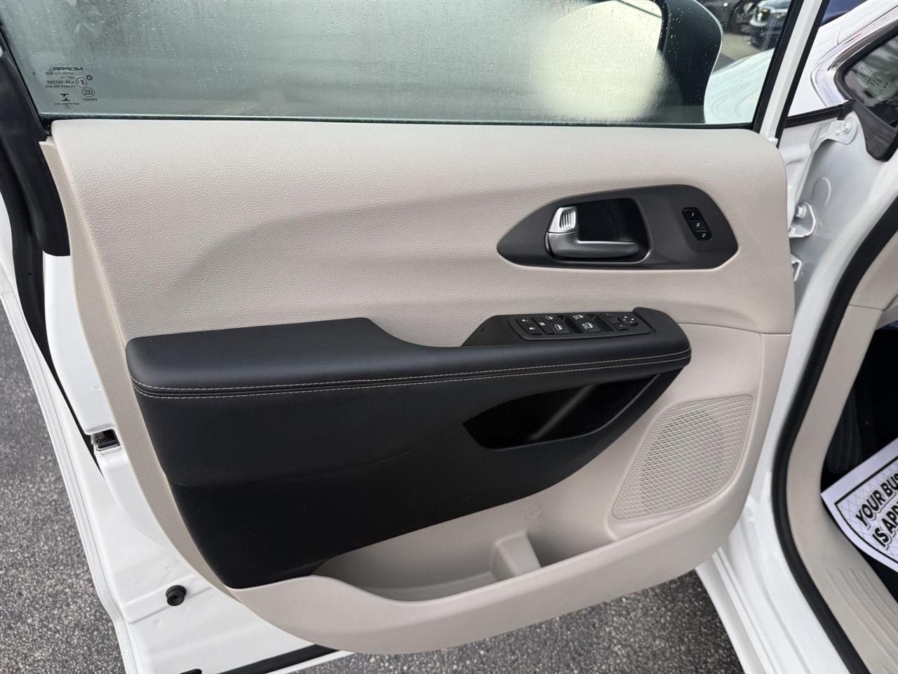 Chrysler Pacifica Touring L 2023