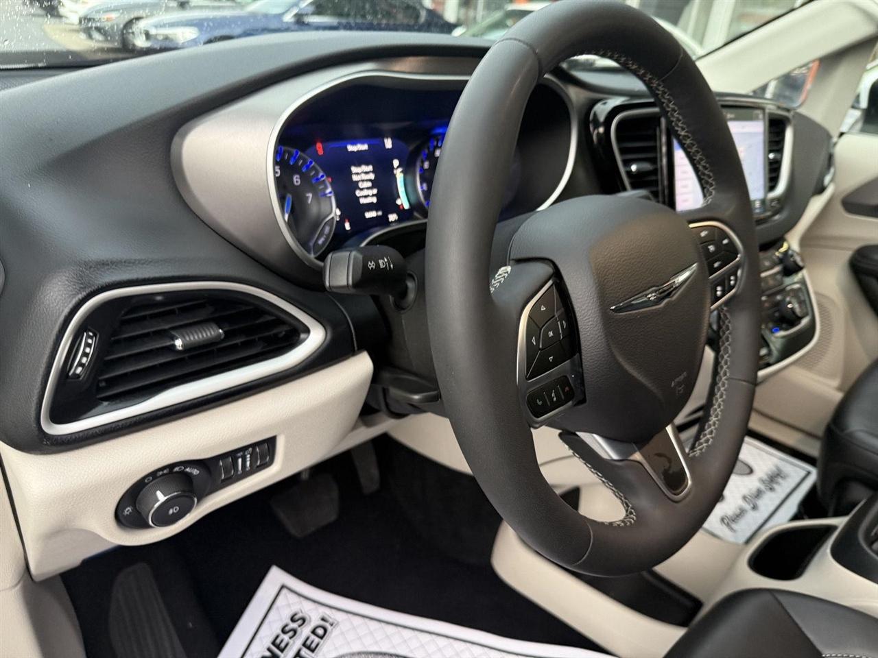 Chrysler Pacifica Touring L 2023