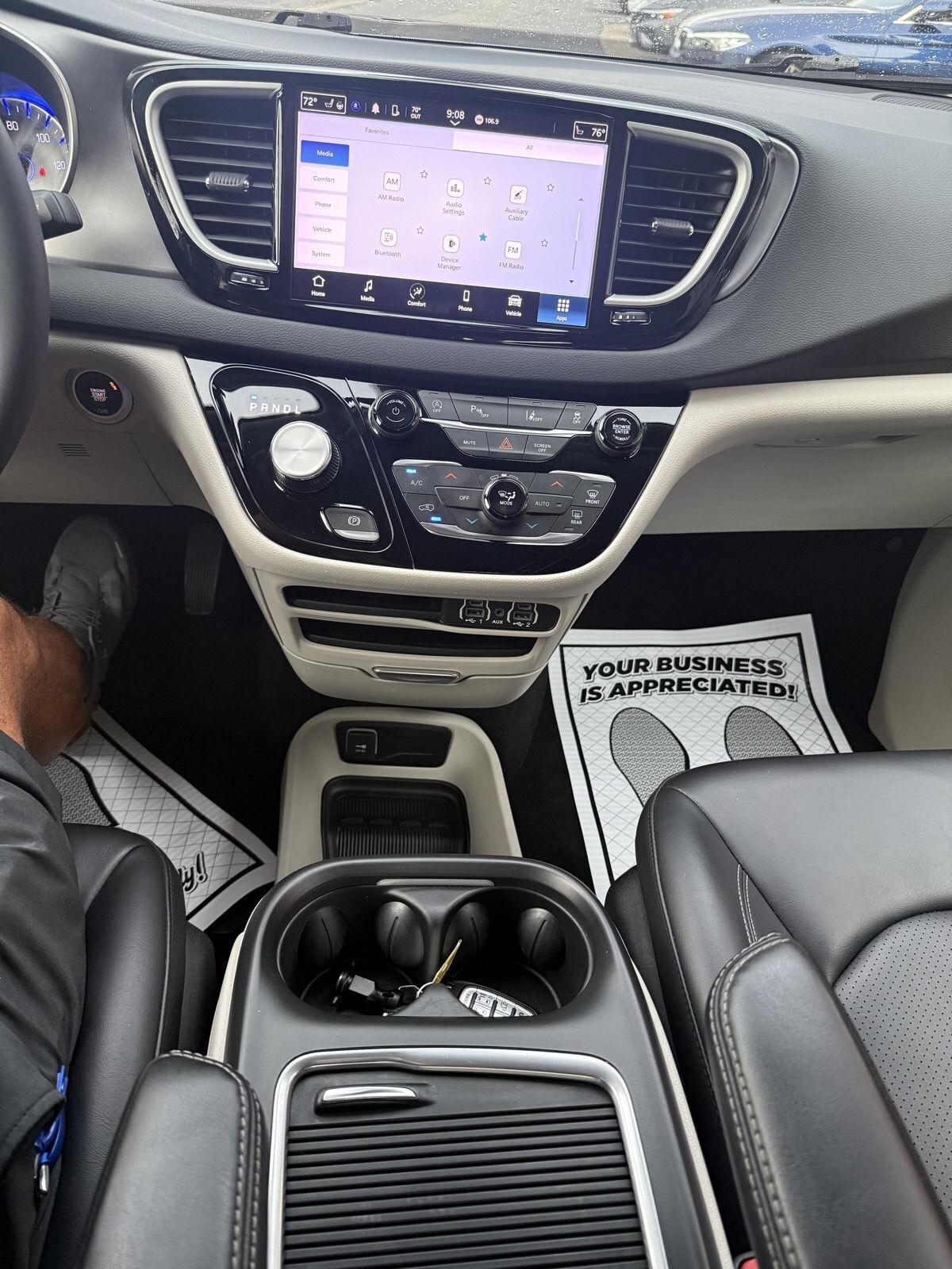 Chrysler Pacifica Touring L 2023
