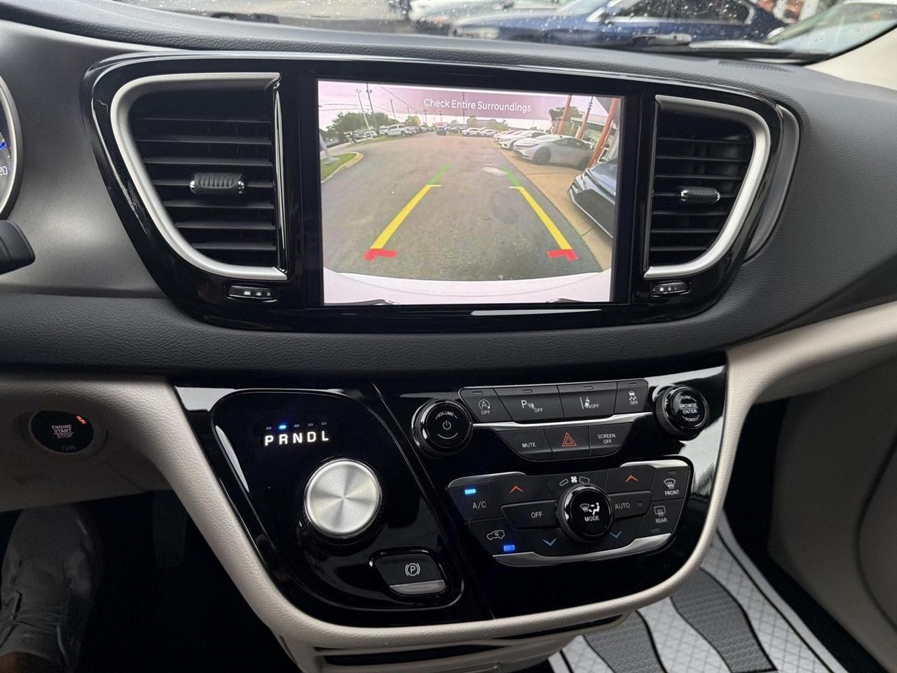 Chrysler Pacifica Touring L 2023