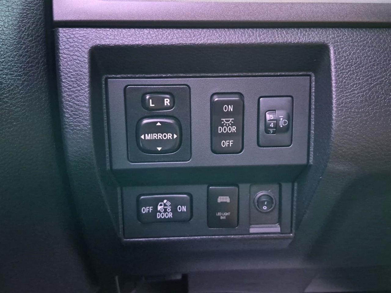 Toyota Tundra SR5 5.7L V8 Double Cab 4WD 2014