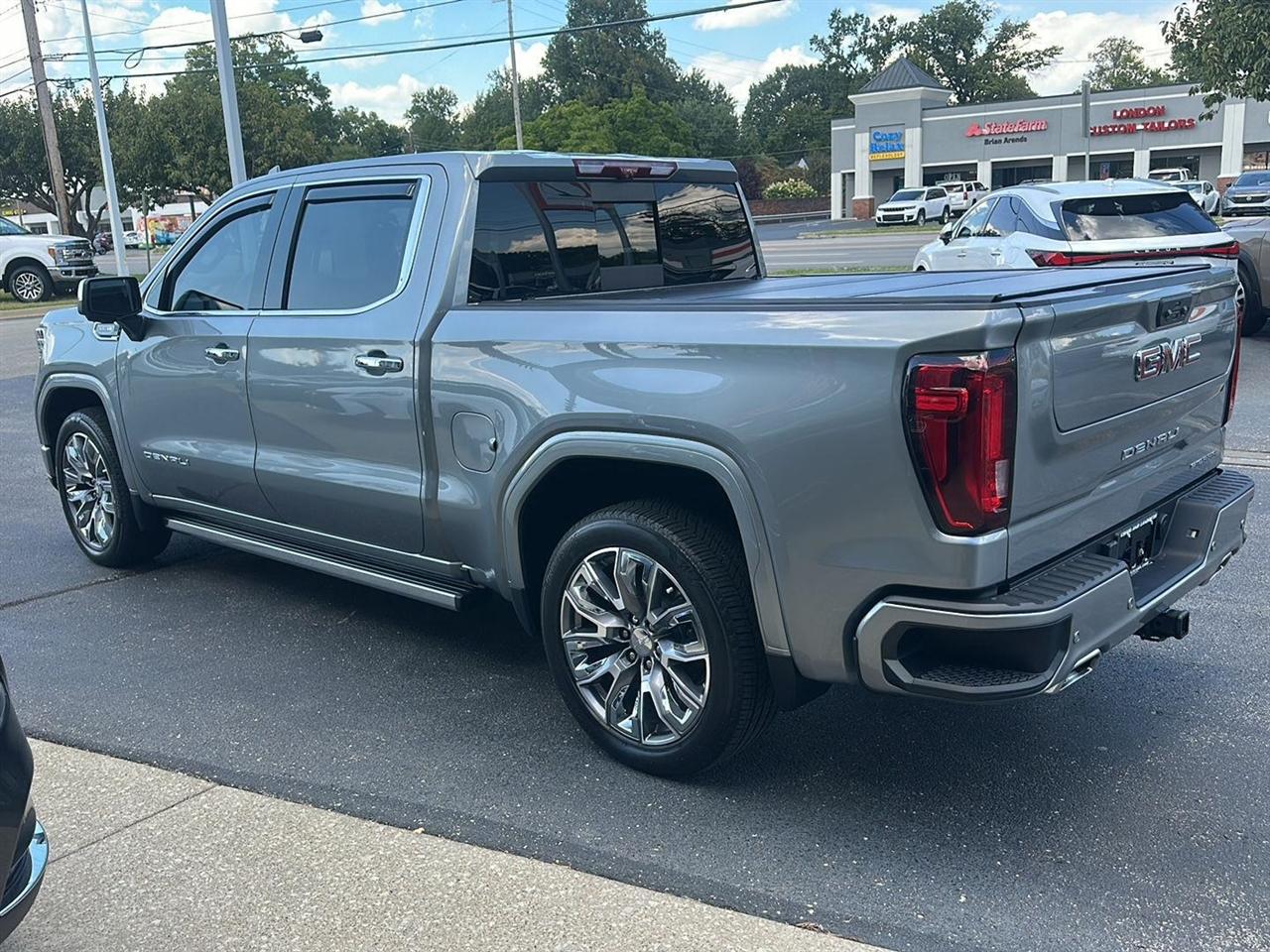 GMC Sierra 1500 Denali Crew Cab Short Box 4WD 2023