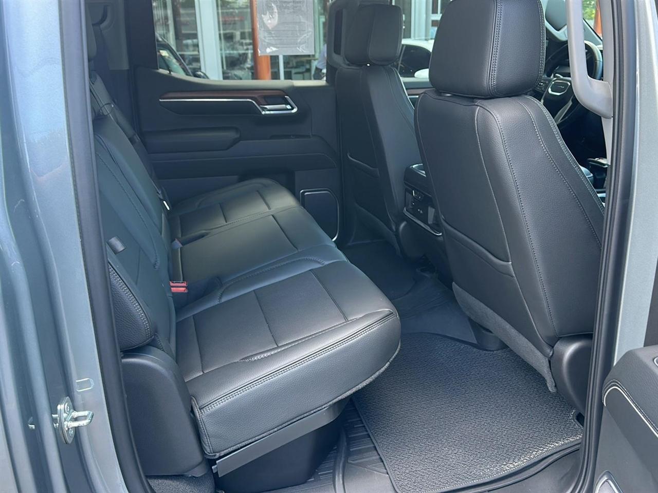 GMC Sierra 1500 Denali Crew Cab Short Box 4WD 2023