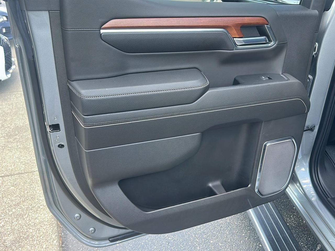GMC Sierra 1500 Denali Crew Cab Short Box 4WD 2023