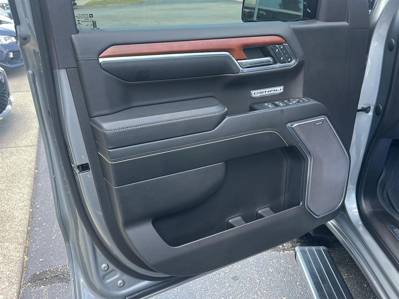 GMC Sierra 1500 Denali Crew Cab Short Box 4WD 2023
