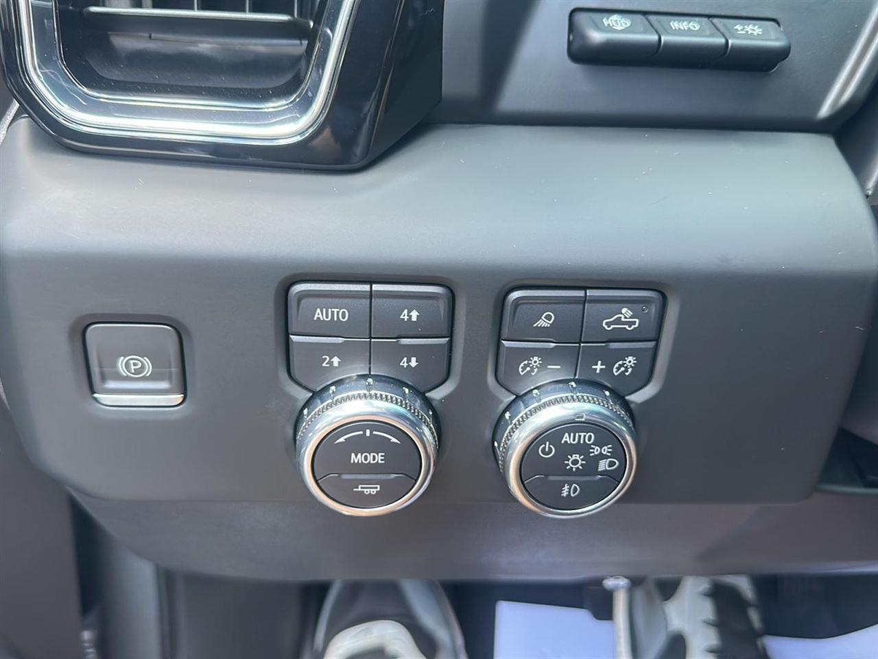 GMC Sierra 1500 Denali Crew Cab Short Box 4WD 2023